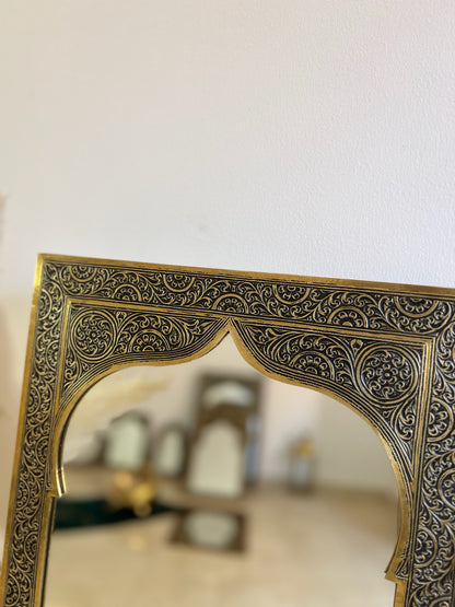 Miroir mural marocain en laiton gravé